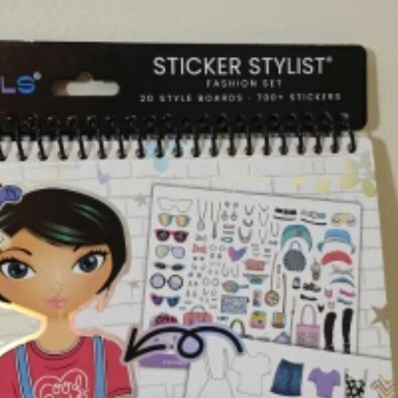 Set of sticker stylist book and 2 paper doll books - Picture 6 of 9